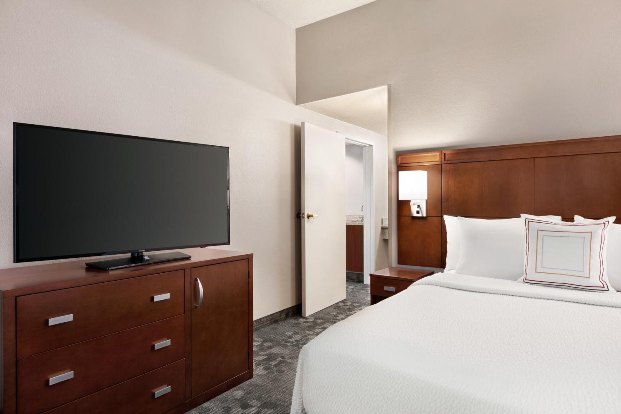 Courtyard By Marriott Tulsa Central Exterior photo