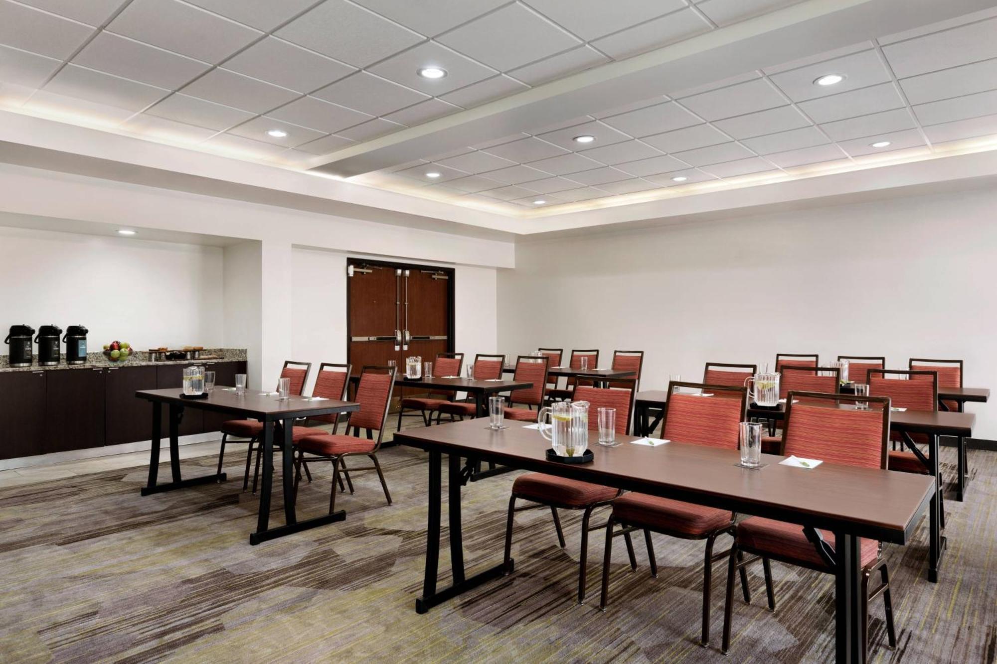 Courtyard By Marriott Tulsa Central Exterior photo
