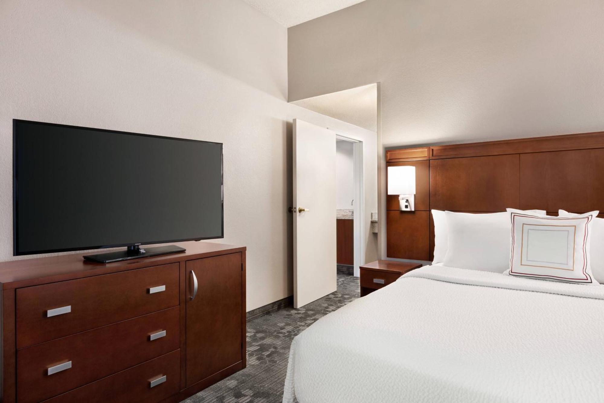 Courtyard By Marriott Tulsa Central Exterior photo