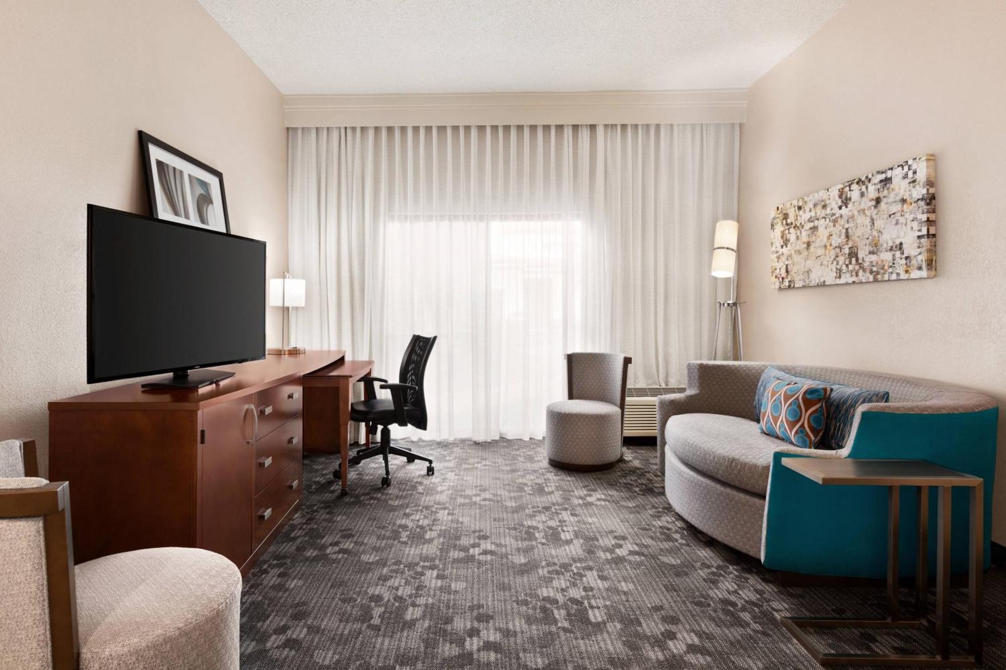 Courtyard By Marriott Tulsa Central Exterior photo