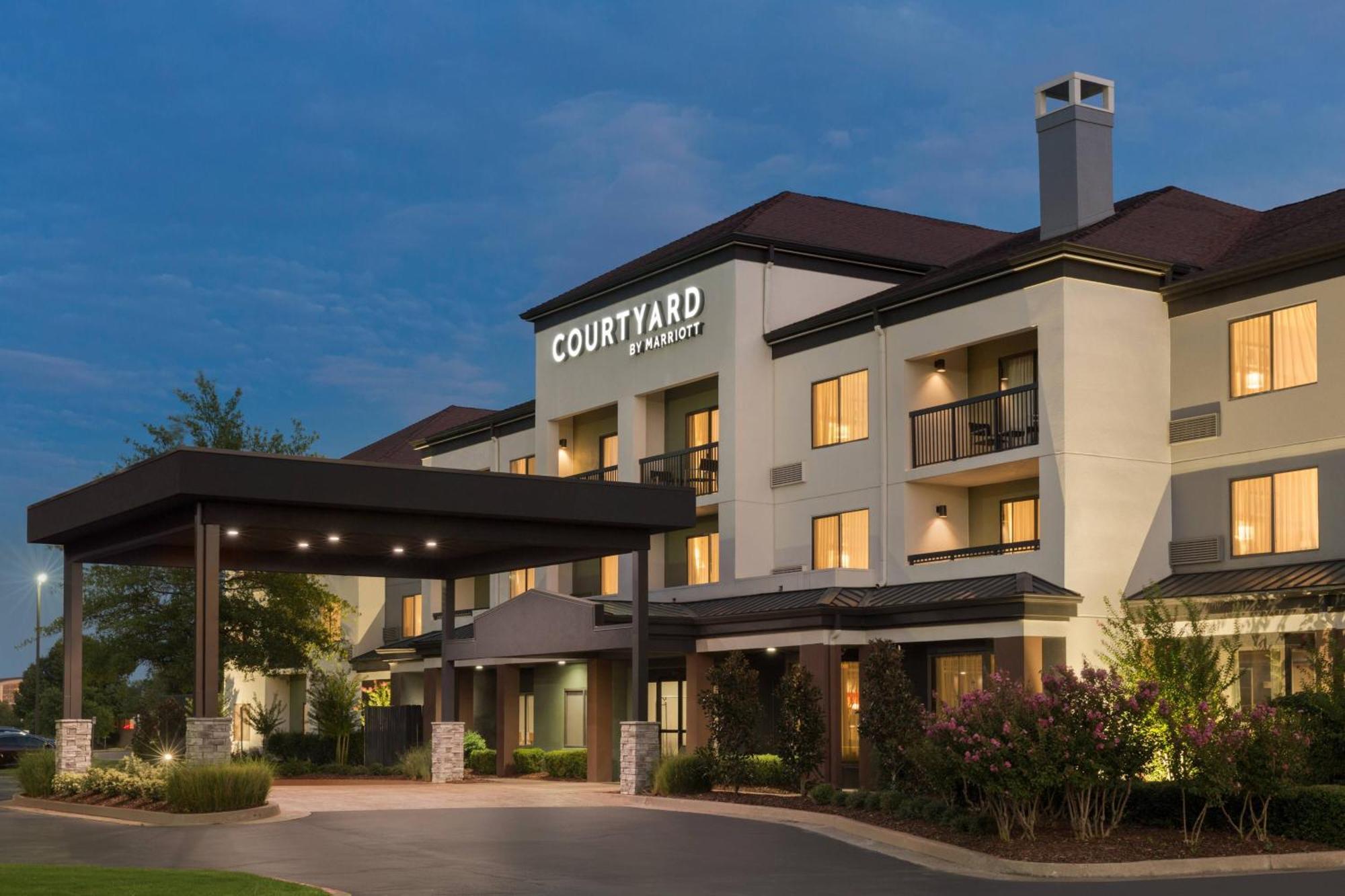 Courtyard By Marriott Tulsa Central Exterior photo
