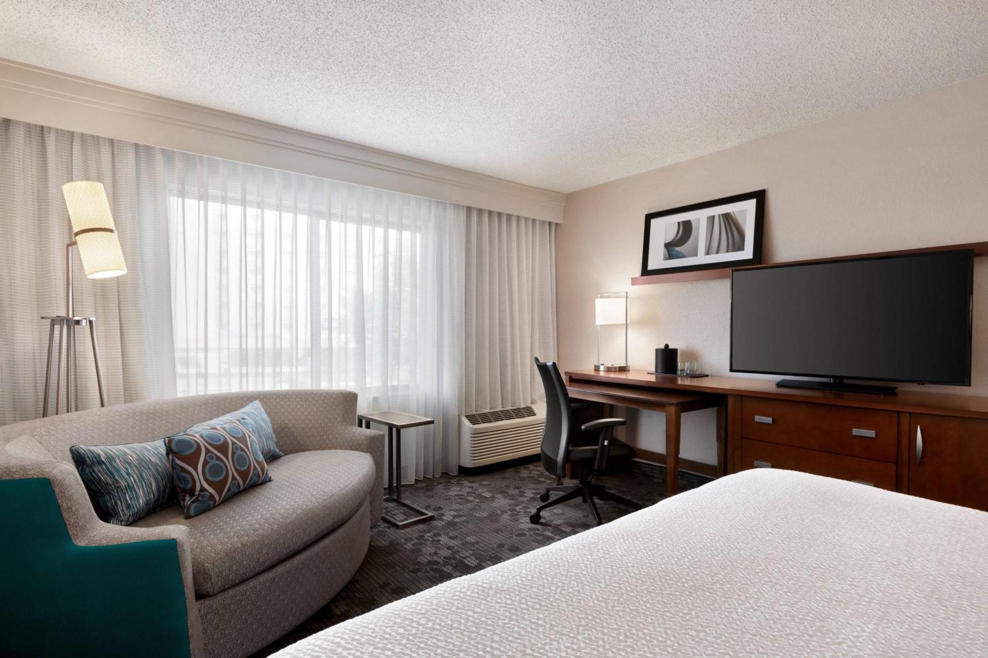 Courtyard By Marriott Tulsa Central Exterior photo
